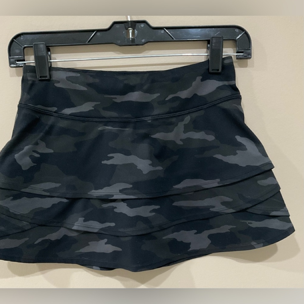 🍏🍏 Athleta Girl Swing Camo Skort, Size M/8-10